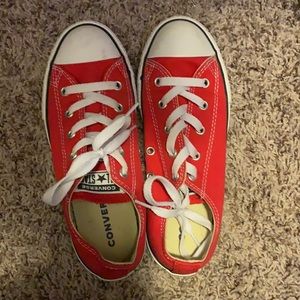 Red women’s converse. Size 2.5.
